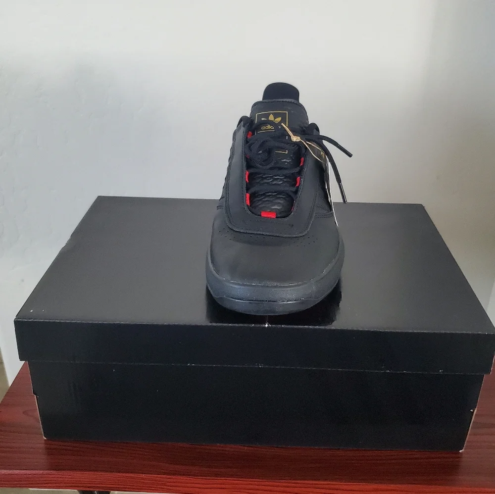 Adidas Shoe - Picture 11 of 14